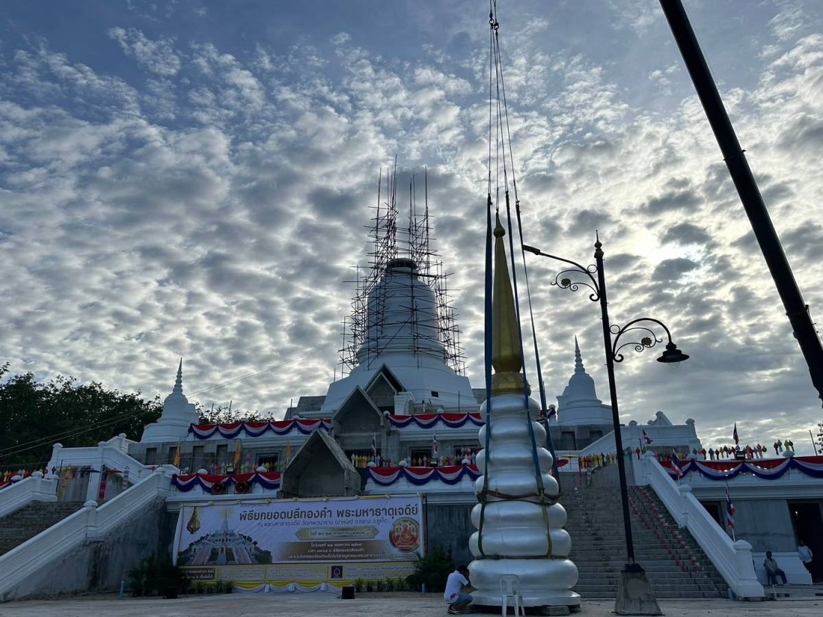 เสาประติมากรรม GRC อักษะ-กทม